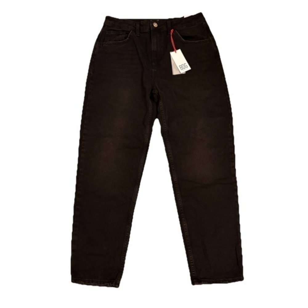 NWT BDG Black Straight Legged Mom Jeans Classic Distressed Style Womens 31 Waist